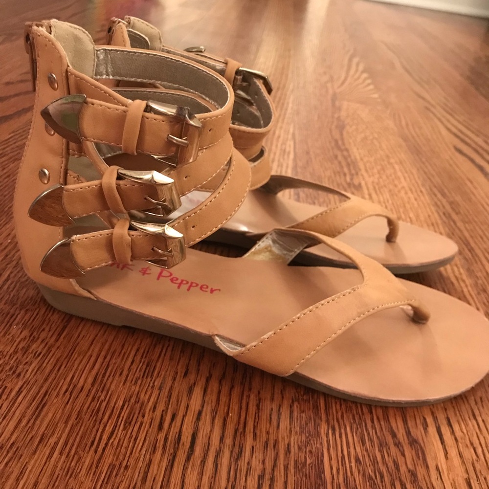 Pink & Pepper Tan Sandals